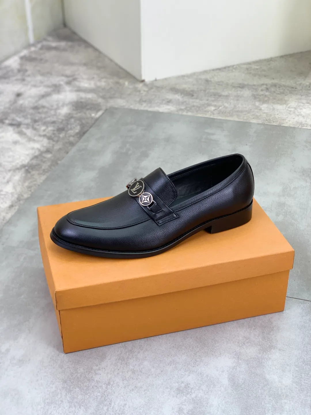 Men's Men's Shoes 💰P420 [New Style] 💰Yangli💎💎💎[Louis Vuitton] LV high-end men's formal business leather shoes, original order 1:1! Original imported calfskin, original metal buckle, imported sheepskin lining for feet, original outsole, men's shoe size: 39-45 (38.46 customized) black optional